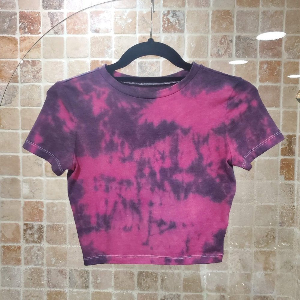 raspberry red and black tie dye crop tee